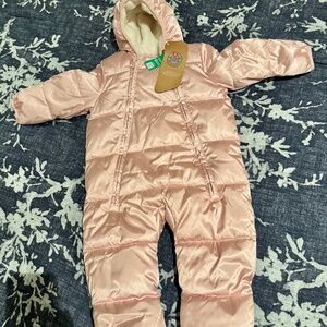 NWT Baby Gap water resistant, fleece-lined puffer in light pink. 12-18 months
